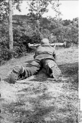 400px-Bundesarchiv_Bild_101I-316-1172-33,_Italien,_Gebirgsjäger_mit_Entfernungsmesser.jpg